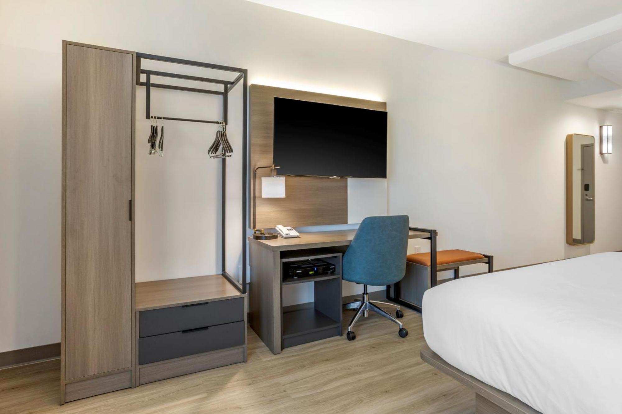 Comfort Inn & Suites Newark Liberty International Airport Ngoại thất bức ảnh
