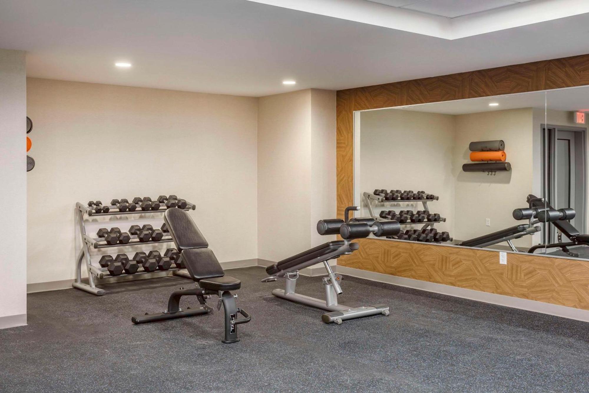 Comfort Inn & Suites Newark Liberty International Airport Ngoại thất bức ảnh