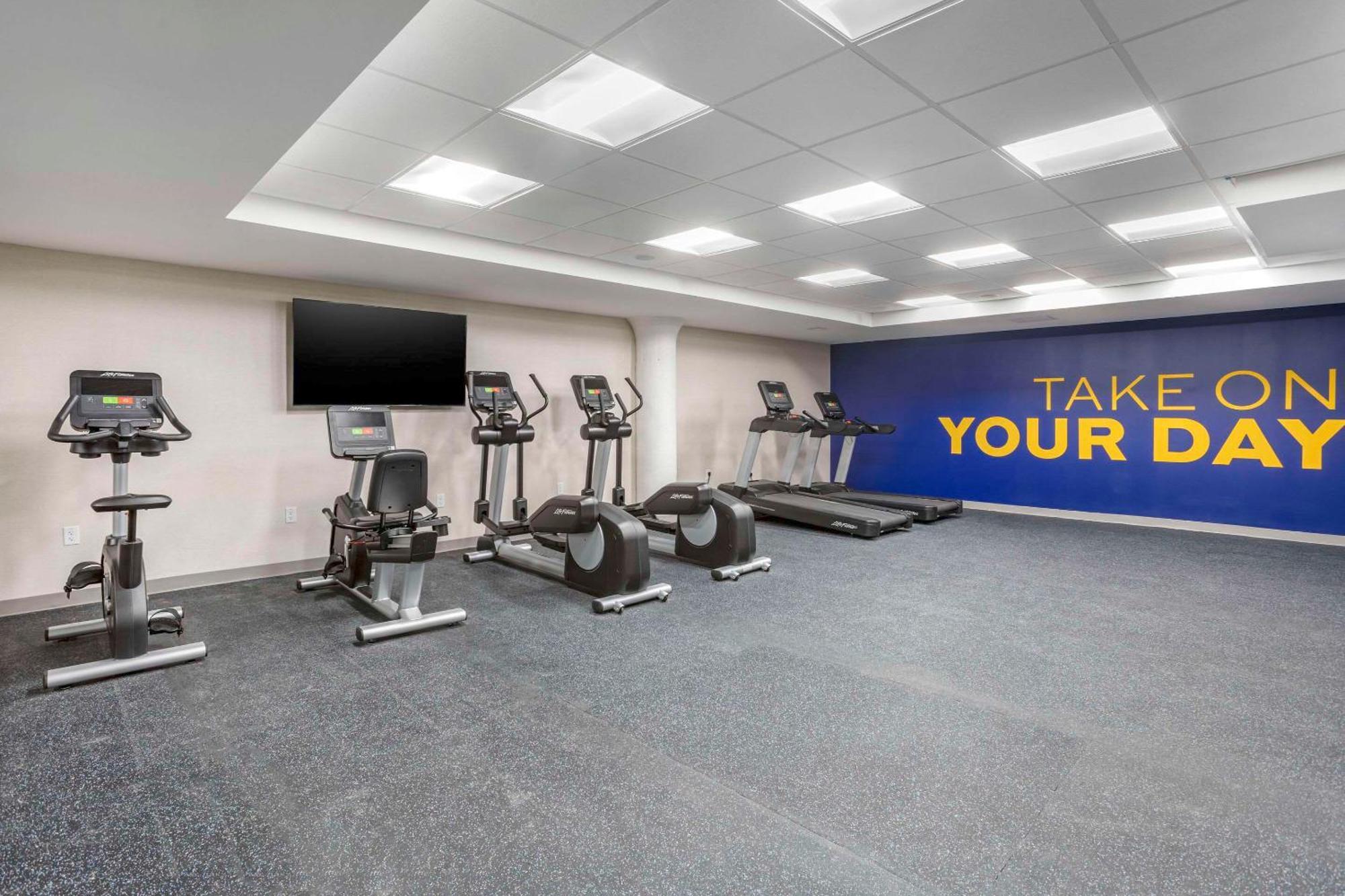 Comfort Inn & Suites Newark Liberty International Airport Ngoại thất bức ảnh