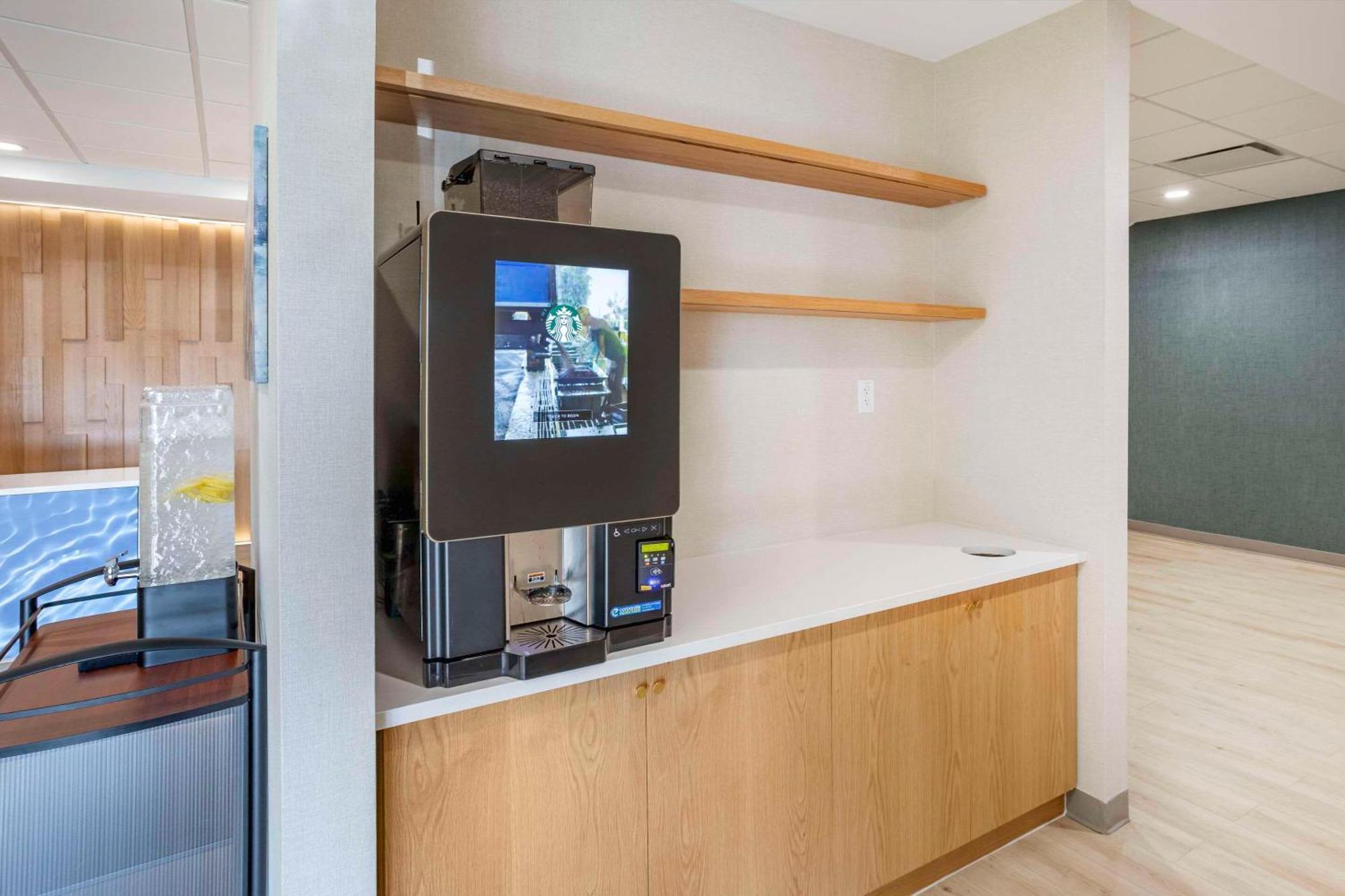Comfort Inn & Suites Newark Liberty International Airport Ngoại thất bức ảnh