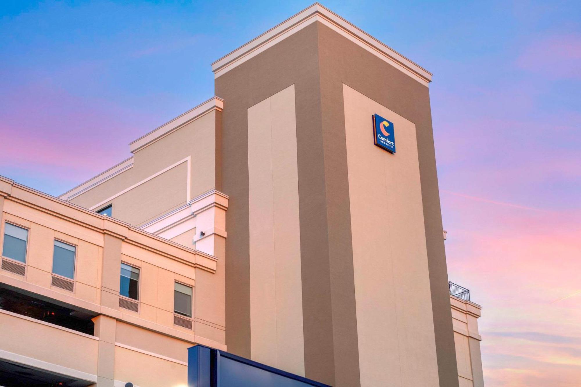 Comfort Inn & Suites Newark Liberty International Airport Ngoại thất bức ảnh