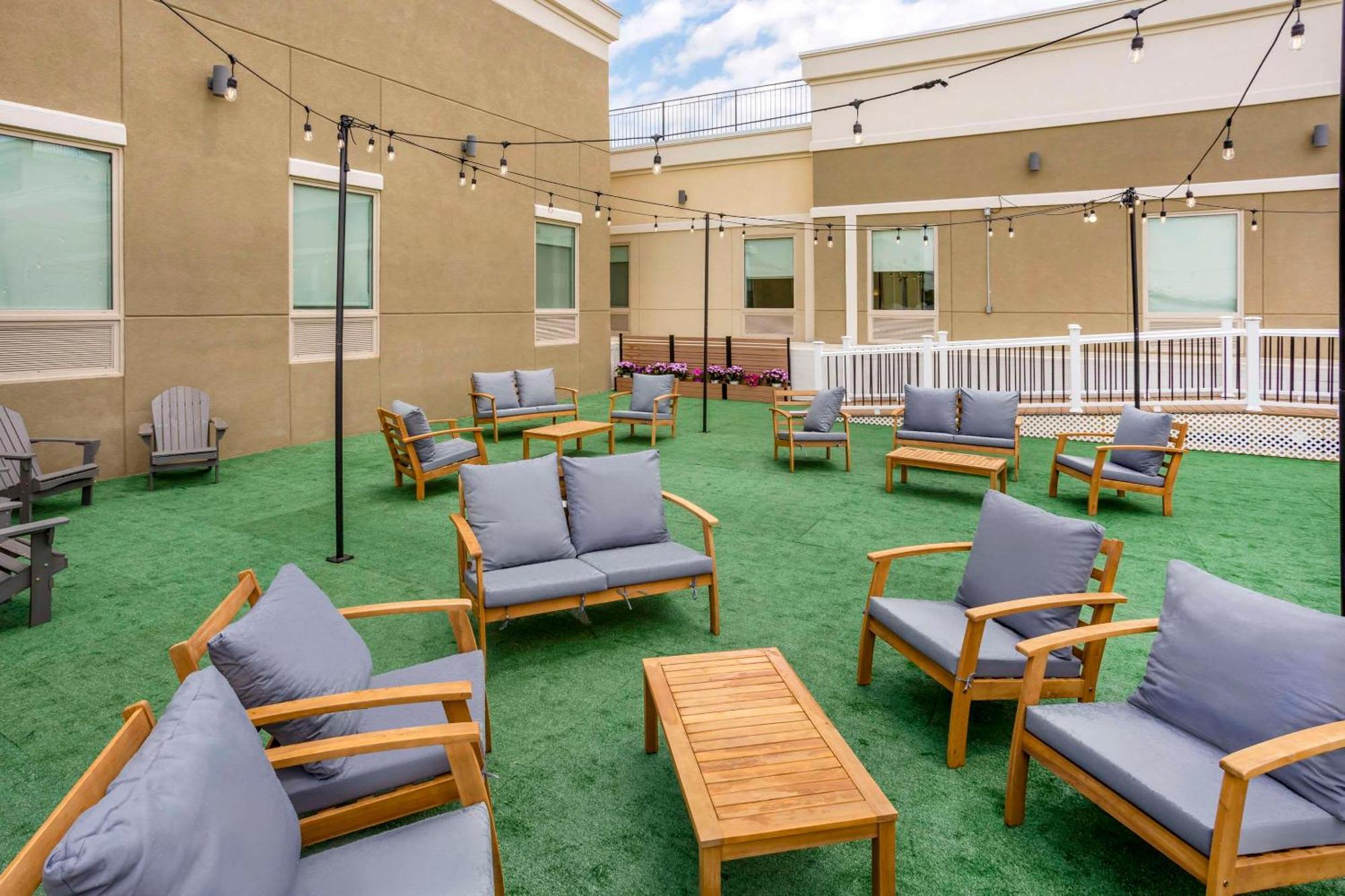 Comfort Inn & Suites Newark Liberty International Airport Ngoại thất bức ảnh