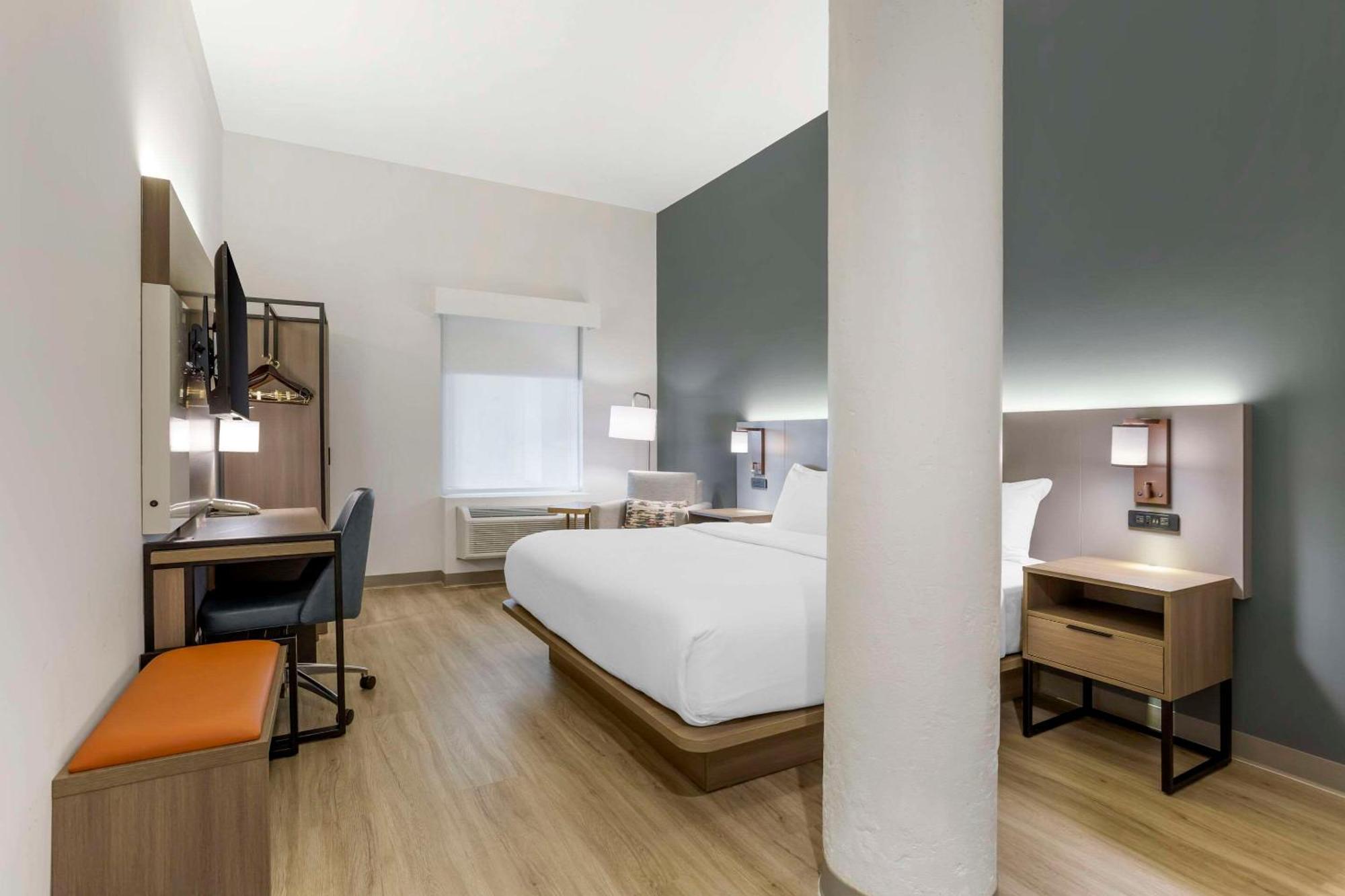 Comfort Inn & Suites Newark Liberty International Airport Ngoại thất bức ảnh