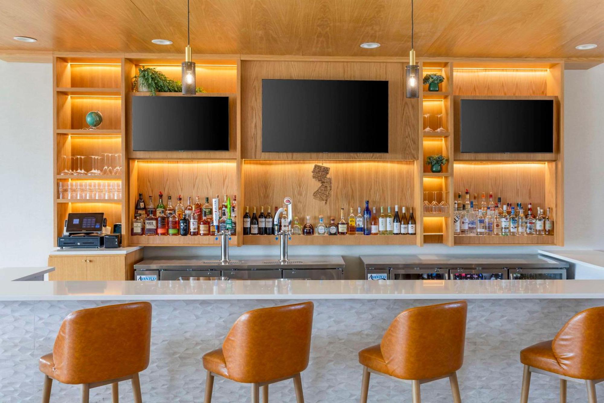 Comfort Inn & Suites Newark Liberty International Airport Ngoại thất bức ảnh